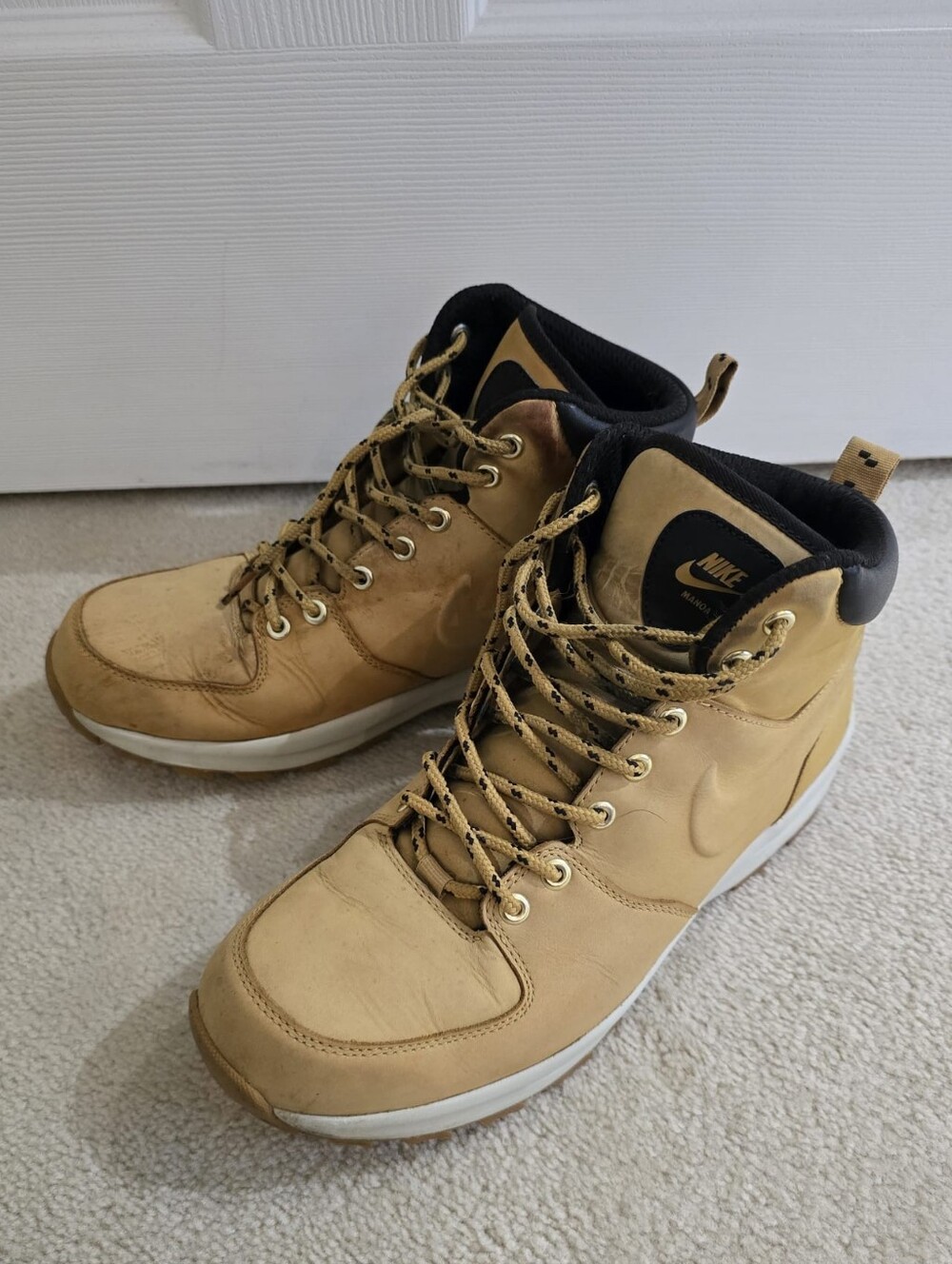 M9 Nike Manoa Leather Boots